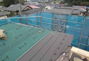 金属屋根材の取り付け