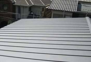 新しくガルバリウム鋼板の瓦棒屋根を張り、工事完了