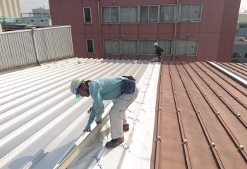 折板屋根カバー工法
