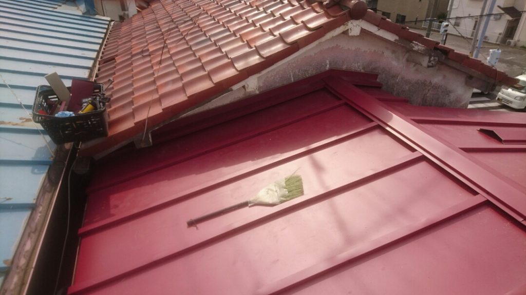 雨漏りトタン屋根の葺き替えリフォーム完成