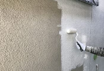 外壁の塗装開始