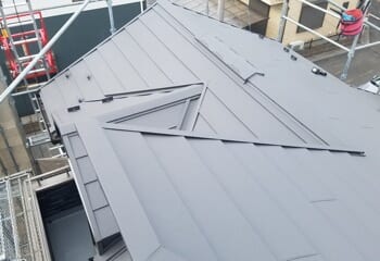 三鷹市の天窓の修理およびカバー工法による屋根リフォーム完成です