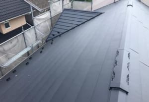 京都府宇治市でおこなったスレート屋根のカバー工法リフォームが完成