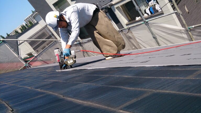 断熱材一体型の金属屋根で屋根カバー工法
