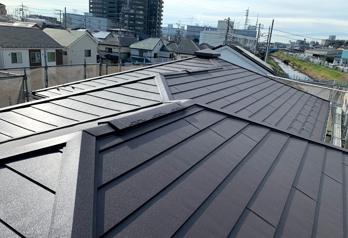 戸建て住宅の屋根の改修では横葺き金属屋根が主流