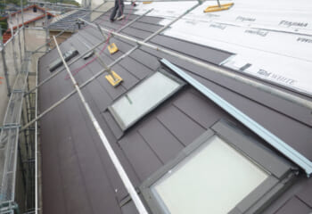 新築の屋根で迷っている方必見 新築でおすすめのガルバリウム鋼板の屋根４選 テイガク屋根修理