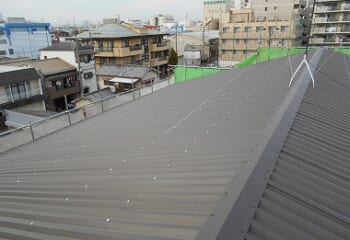 工場屋根のカバー工法完成