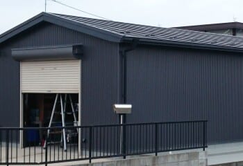 倉庫屋根のカバー工法完成