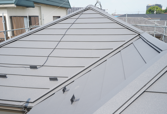 屋根カバー工法の施工写真