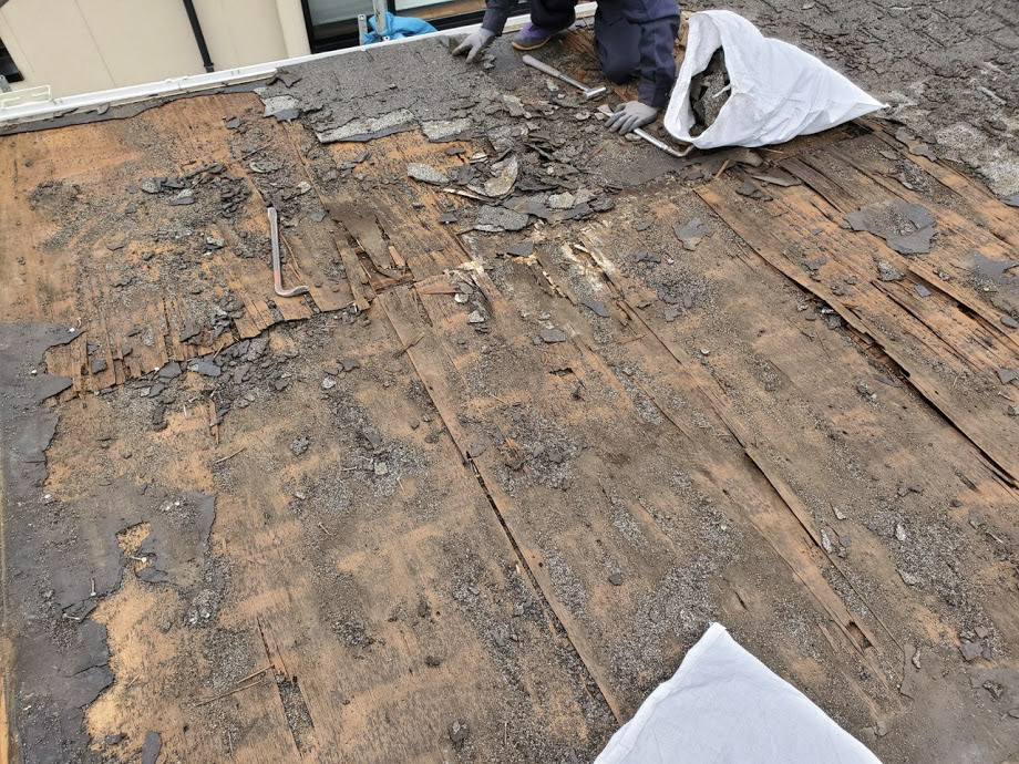 築40年のスレート屋根の野地板