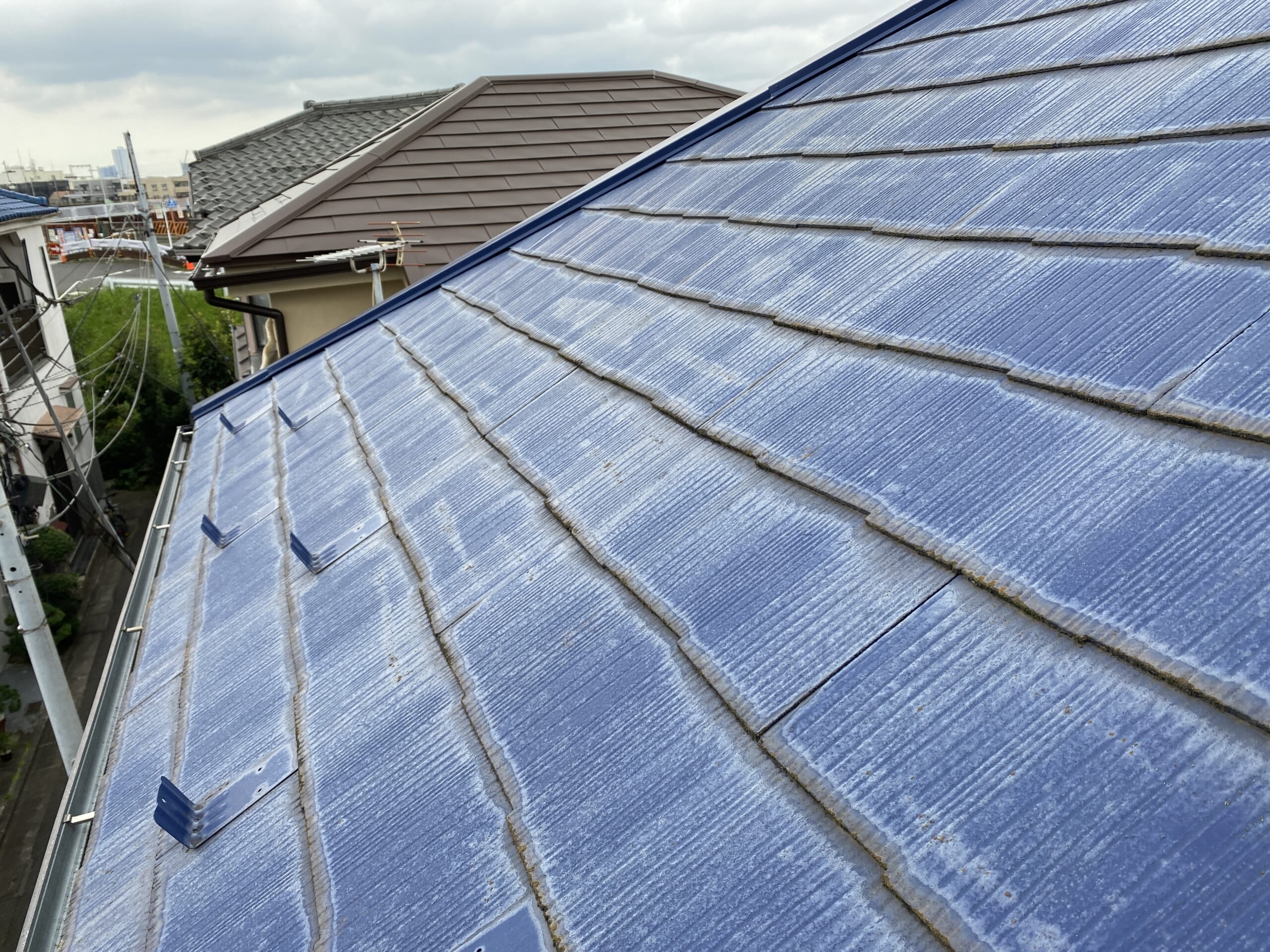 スレートの屋根に塗装をおこなう必要がない理由 テイガク屋根修理