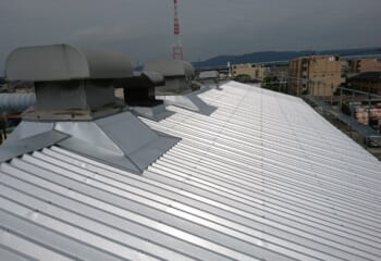 大阪府堺市|倉庫の屋根と外壁をカバー工法で改修