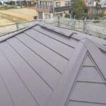 埼玉県羽生市 | 複雑な棟の屋根をアルミ下地を使って屋根カバー工法