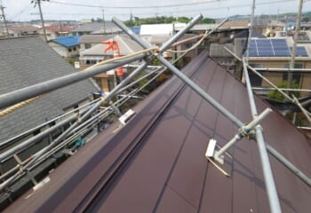 千葉市花見川区 | 急こう配屋根を横暖ルーフαプレミアムSでカバー工法