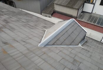 リフォーム工事前のアパートの屋根