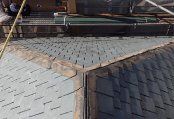 棟板金と貫板を撤去した屋根