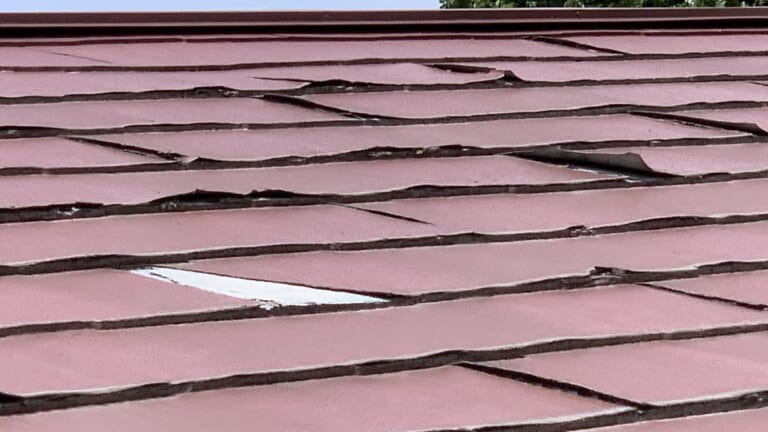 塗装により劣化したパミール屋根