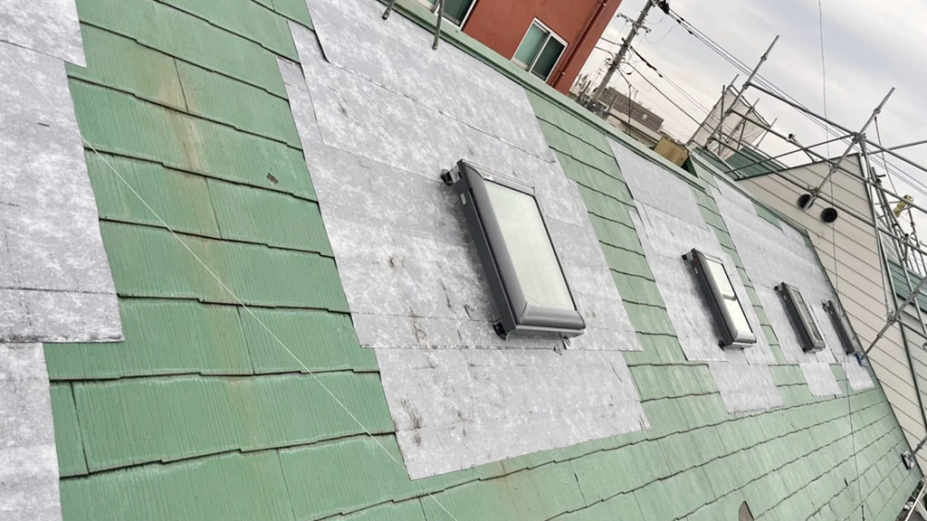 天窓の周りに防水シートをしっかり貼る