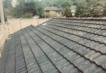 葺き替え工事前の屋根