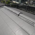 堺市南区 - 寄棟の屋根をスーパーガルテクトでカバー工法