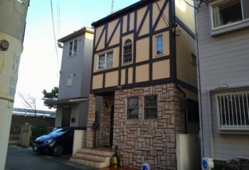 神戸市兵庫区 -幕板が多い外壁の外壁塗装と雨漏りの修理