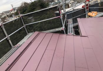 千葉県千葉市若葉区 - 片流れ屋根の換気棟取り付けとパミールの葺き替え