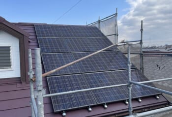 太陽光発電脱着と屋根カバー工法リフォーム工事が完成