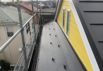 神奈川県厚木市 - コロニアルネオを屋根カバー工法でリフォーム