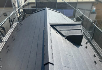 神奈川県厚木市 - 築30年のドーマー付き屋根をカバー工法でリフォーム