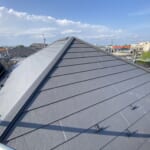 埼玉県新座市 - 棟の立ち上げ加工で屋根カバー工法