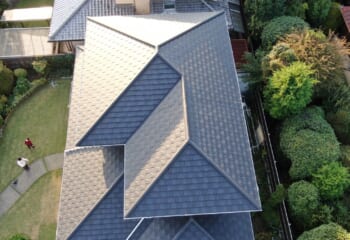 大阪府高槻市 - 雨漏りしたスレート屋根をケイミューのルーガに張り替え