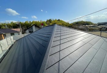 大阪府豊中市 - C型チャンネルを用いた屋根カバー工法