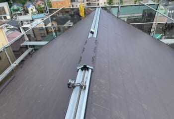 相模原市緑区 - 太陽光パネル脱着と葺き替え工事で屋根リフォーム