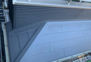 埼玉県飯能市 - セットバックスターターを使って金属屋根を張り直しリフォーム