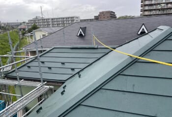 千葉県船橋市 - パミールをアルミ製の棟板金下地で屋根カバー工法