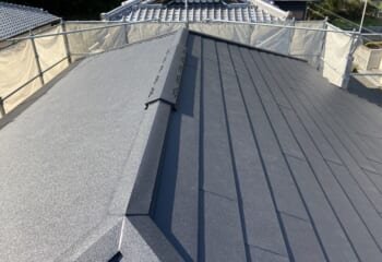 和歌山県橋本市 - 築35年の屋根をカバー工法でリフォーム