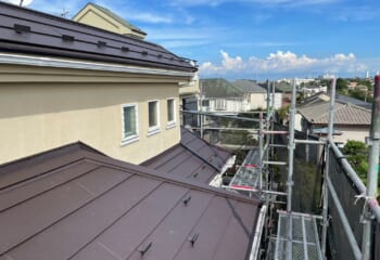 横浜市保土ヶ谷区 - 多面体急こう配の屋根をカバー工法リフォーム