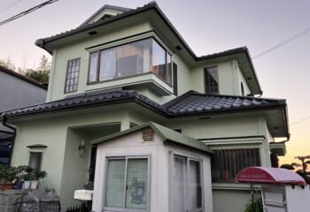 奈良県大和郡山市 - 4度塗りによる外壁塗装と屋根葺き替え