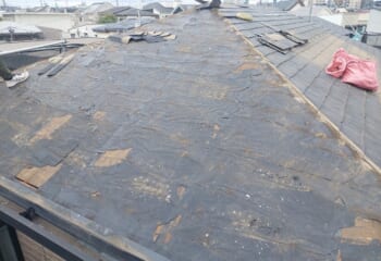 古い屋根材を撤去
