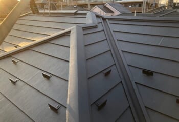 さいたま市緑区 - グリシェイドNEOを屋根カバー工法で屋根リフォーム