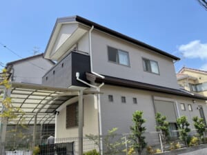 兵庫県伊丹市 - 通気工法による屋根葺き替えと金属サイディングで外壁カバー工法