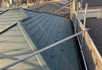 東京都福生市 - エスヌキ工法を採用した屋根カバー工法