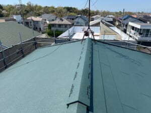 大阪府羽曳野市 - 造作された換気棟解体と屋根カバー工法リフォーム