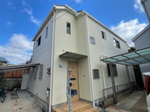 サムネイル画像 大阪府豊中市 - 無機塗料による外壁塗装と棟違いの屋根をカバー工法