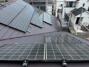 サムネイル画像 千葉県船橋市 - 太陽光発電脱着を伴う屋根カバー工法