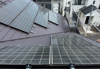 千葉県船橋市 - 太陽光発電脱着を伴う屋根カバー工法