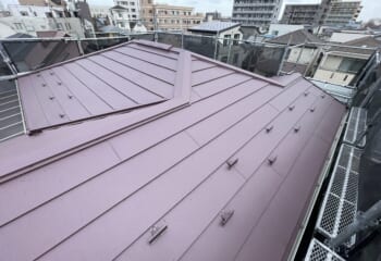 東京都江戸川区 - パミールの屋根をスーパーガルテクトでカバー工法