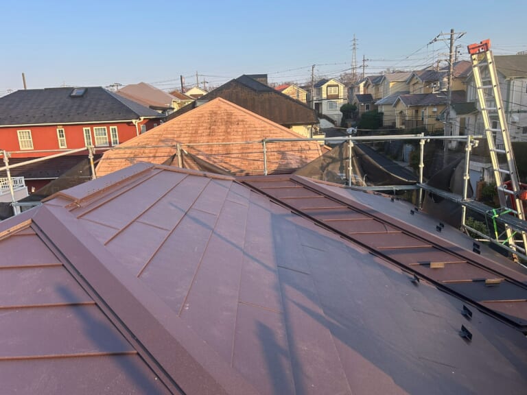 棟板金取り付け　屋根工事完了