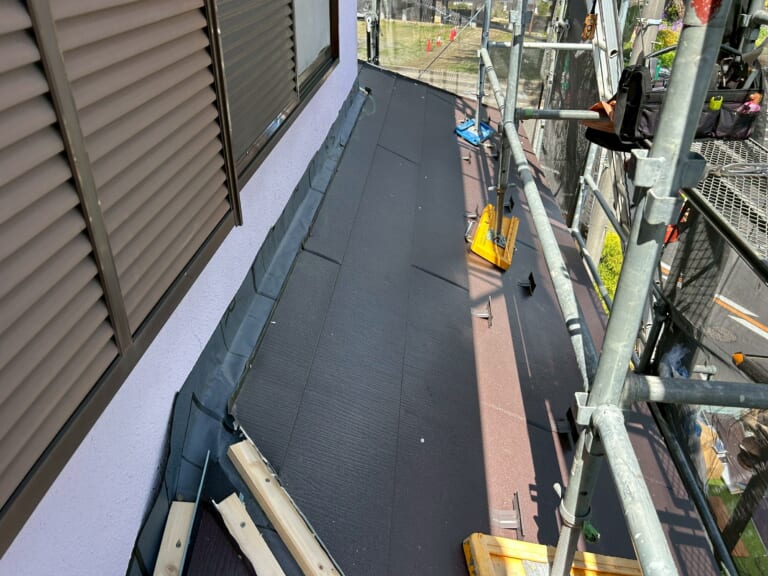 下屋根屋根材施工