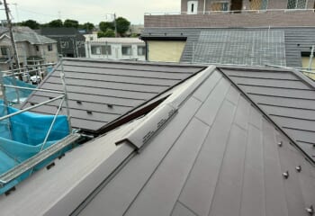 屋根カバー工法後　スーパーガルテクト施工後